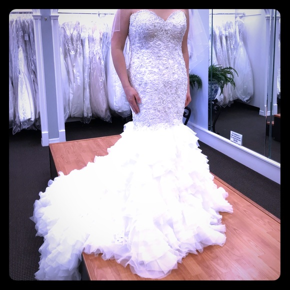 Allure Wedding Gown 9355 Sz 14 - Picture 1 of 4